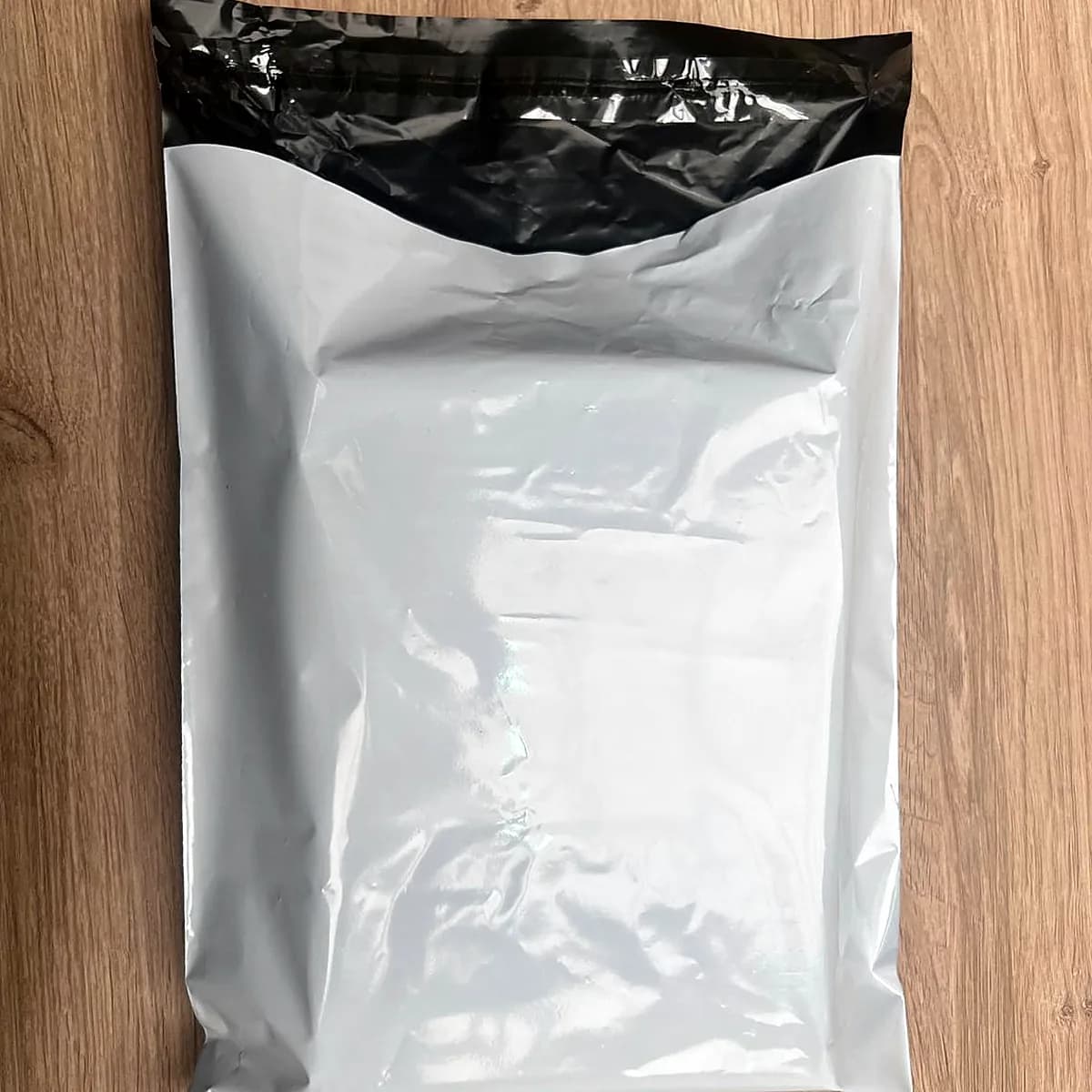 A plain unbranded outer shipping box